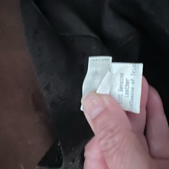 SHOW STOPPER! Black leather halter top. Backless with a tie at the lower back - Picture 4 of 4